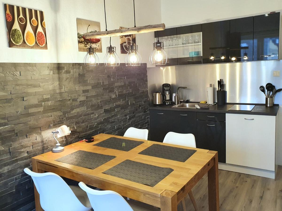 Moderne Wohlfuehloase Zentral In Seenaehe - Pillow Menu, 2 Stk 55" Smart Tvs, Netflix, Disneyplus Uvm Wetter  Εξωτερικό φωτογραφία