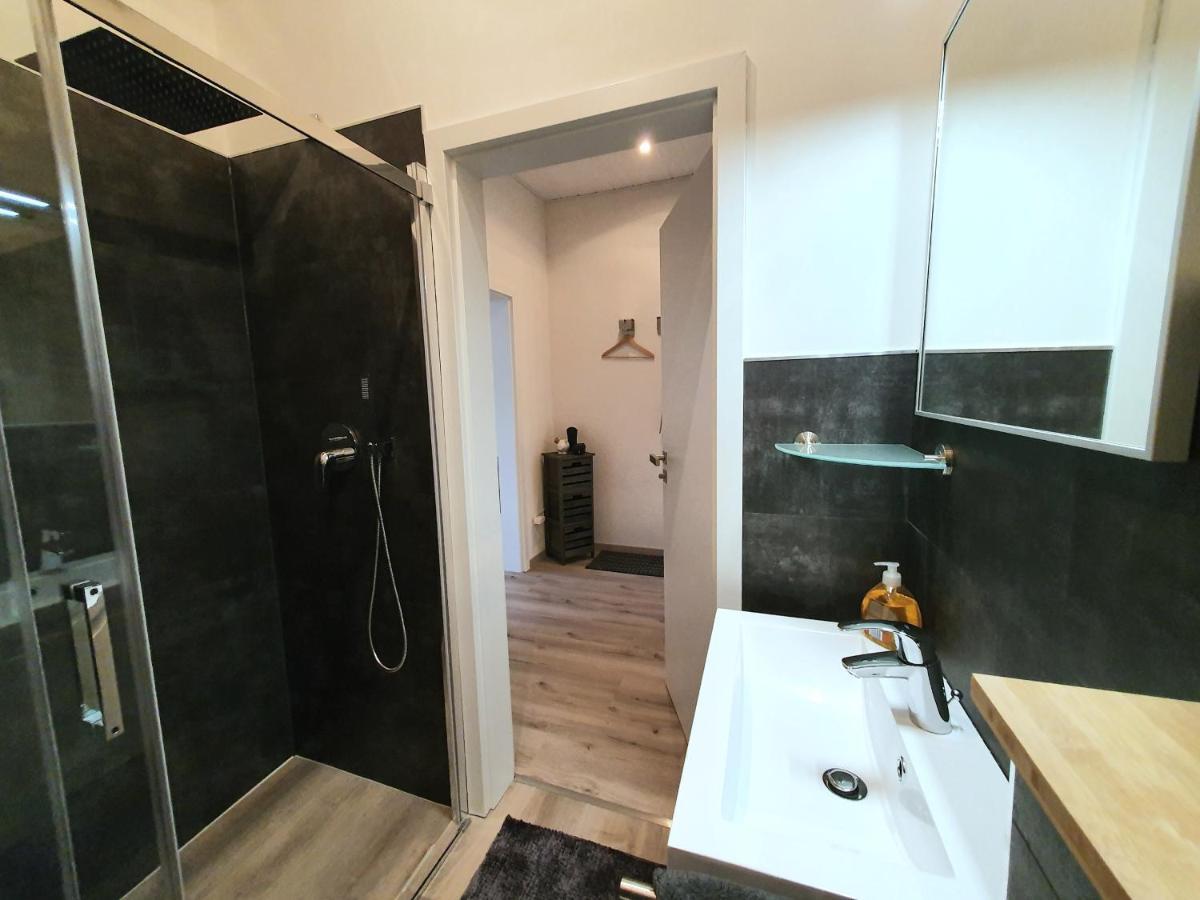 Moderne Wohlfuehloase Zentral In Seenaehe - Pillow Menu, 2 Stk 55" Smart Tvs, Netflix, Disneyplus Uvm Wetter  Εξωτερικό φωτογραφία